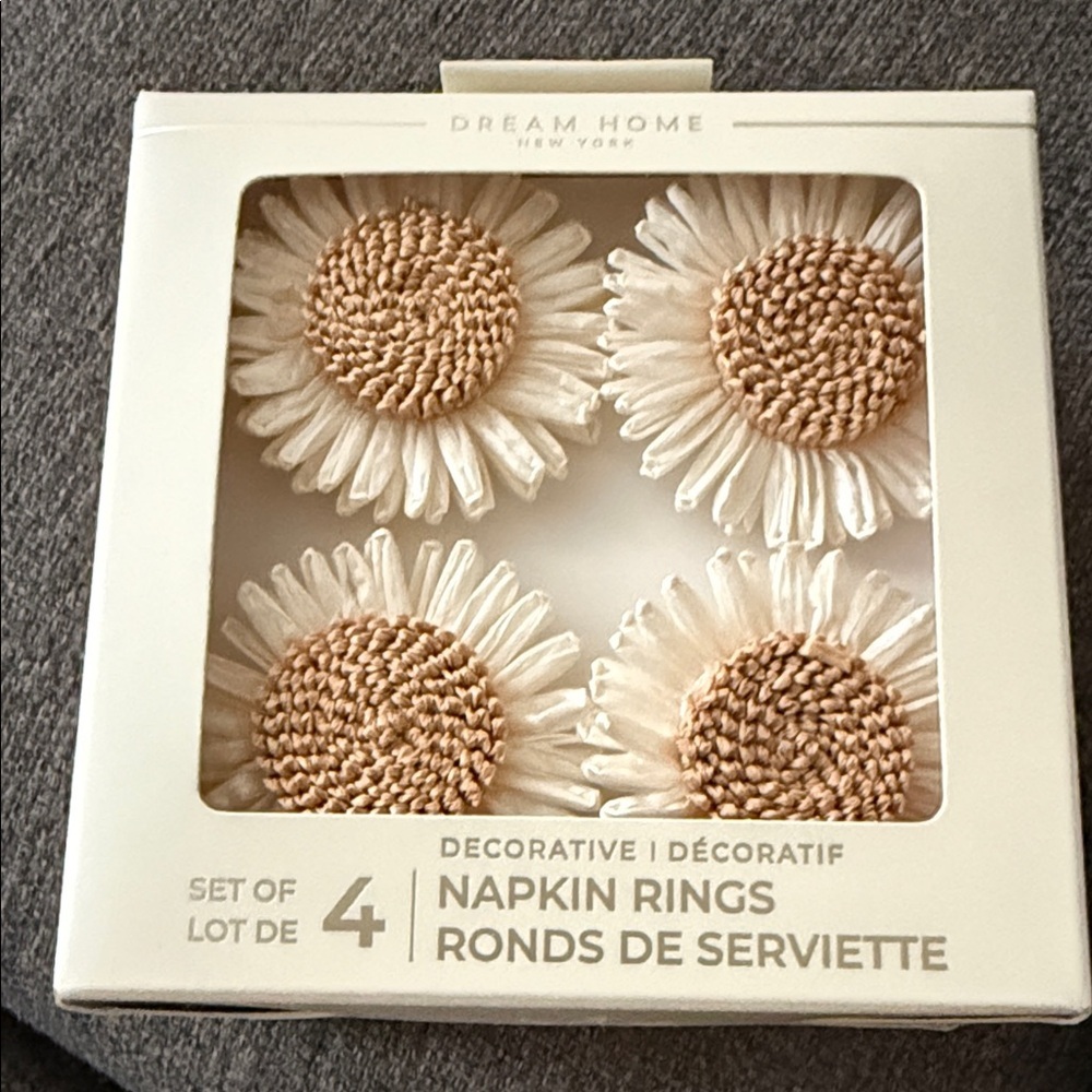 Nwt This is a set of four Dream Home daisy flower napkin rings Grey5